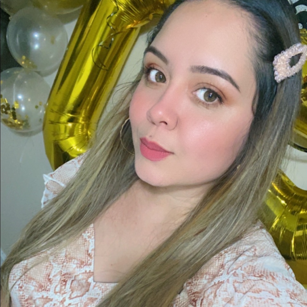 Meet your Posher, Esther